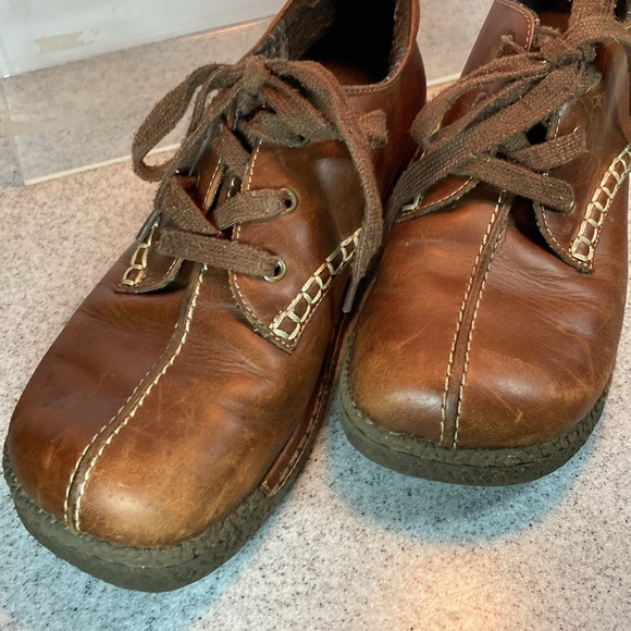 Size 8 retro inspired 70’s style leather Report leather chukkas. Gum soles Fc 2 - Picture 3 of 7